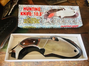 lot 216 image: 10 12 Curved Hunting Knife W Leather Belt Sheath