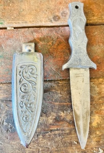 lot 217 image: Vintage Ornate 3 12 Blade Dagger W Matching Metal Sheath