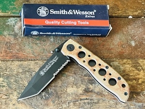 lot 222 image: Smith &amp Wesson ExtremeOps Folding Lock Blade Knife