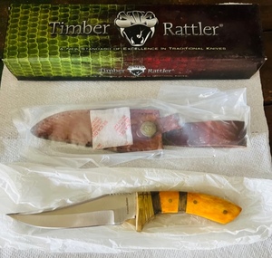 lot 228 image: Timber Rattler 4 38 Blade Hunting Knife W Belt Sheath