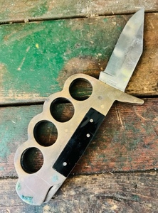 lot 235 image: Vintage Brass Knuckle Type Folding Lock Blade Knife