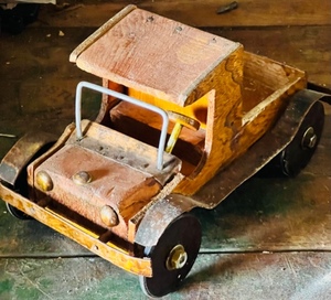 lot 252 image: 10x 6x 5 12 Vintage Hand-Crafted Wood &amp Brass Truck