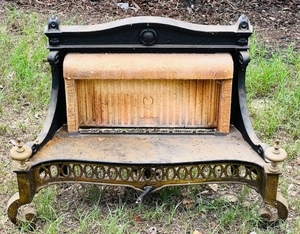 lot 253 image: VINTAGE - Chattanooga Tennessee Cahill MFG&nbsp Gas Cast Iron Heater Stove