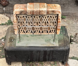 lot 255 image: Hirsh Desert-Ray Antique Gas HeaterStove
