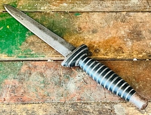 lot 270 image: AntiqueVintage 5 12 Bladed Dagger