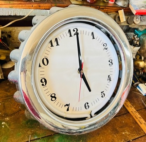 lot 278 image: Neon Lit Chrome Look Bottle Cap Clock