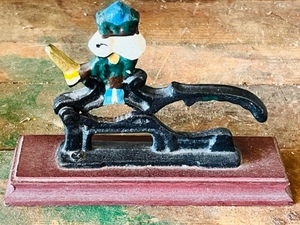 lot 291 image: 7x6 Vintage Cast Iron Nut Cracker on Wooden Stand