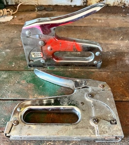 lot 293 image: Two Arrow T-50M Heavy Duty Staple Guns
