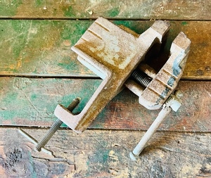 lot 302 image: Vintage Small Mini Clamp-On Bench Vise W 1 716 Jaws  v60