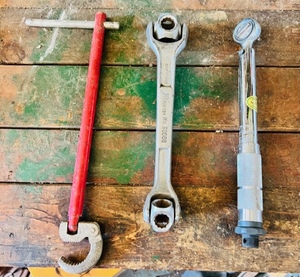 lot 310 image: Vintage Chicago Specialty Mfg. 12 Speedy Basin Wrench, Witherby No. 60008 Dog Bone Wrench (Made in Germany), & Torque Wrench