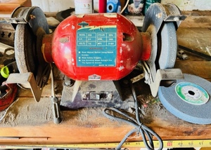 lot 311 image: Cummins Model BG6 34hp 6 Bench Grinder