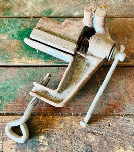 lot 312 image: Vintage Small Clamp on Bench Vise