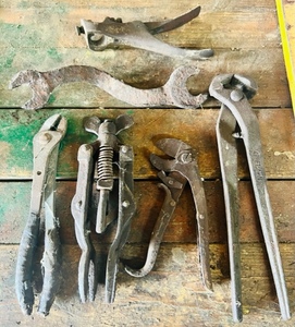 lot 330 image: Assortment of Antique & Vintage Hand Tools