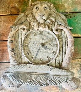 lot 334 image: Beautiful Vintage Lion Wall Hanging Clock