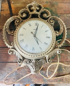 lot 336 image: Vintage Ornate United Plug-in Wall Clock