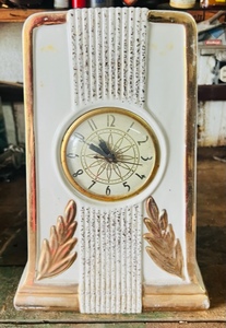 lot 342 image: 1950 La Mienx Hand-Decorated in 22kt Gold Clock