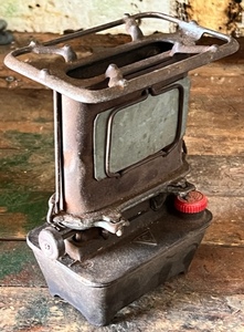 lot 358 image: The Taylor & Boggis Co. Cleveland No.1 Game Jr. Kerosene Sad Iron Heater