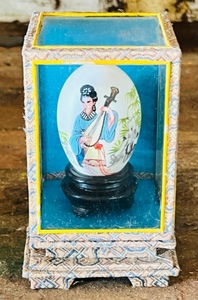 lot 361 image: Vintage Japanese Decorative Egg W Stand & Display Case