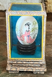 lot 362 image: Vintage Japanese Decorative Egg W Stand & Display Case
