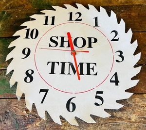 lot 377 image: Vintage Shop Time Saw Blade Clock