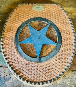 lot 381 image: Vintage Double G Saddle Shop Hanging Leather Toilet Lid