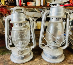 lot 406 image: Vintage Wuangguang No. 255 & Unbranded Kerosene Kaz Lanterns