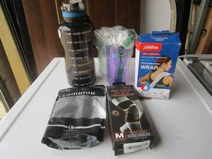 lot 188 image: THE ORIGINAL BED BUDDY MOIST HEAT THERMATHERAPY WRAP, MOTIVATIONAL SPORTS WATER BOTTLE, COPPER FIT KNEE TARGETED COMPRESSION SLEEVE, CAMBIVO KNEE SLEEVE XX-L