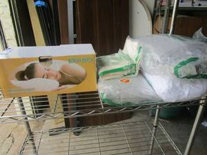 lot 191 image: CONTOUR MEMORY FOAM PILLOW, ALLEREASE BED SETS NEW
