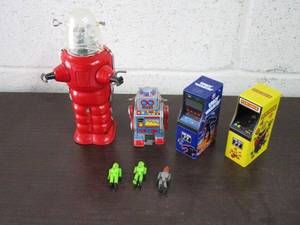 lot 102 image: VINTAGE 1980s TOYS
