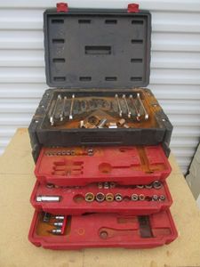 lot 90 image: CRAFTSMAN TOOLBOX W WRENCHES & SOCKET WRENCHES