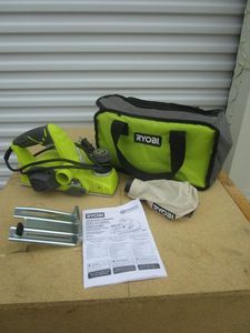lot 29 image: RYOBI CORDED POWER PLANER W CARRYING BAG, APPEARS TO HAVE ONLY BEEN USED A COUPLE TIMES AT MOST, WORKING