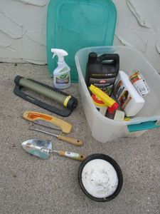 lot 133 image: SPRINKLER, GARDEN TOOLS, PESTICIDES, TUB INCL.