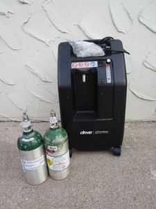 lot 140 image: DRIVE DEVILBISS OXYGEN CONCENTRATOR, (2) OXYGEN BOTTLES