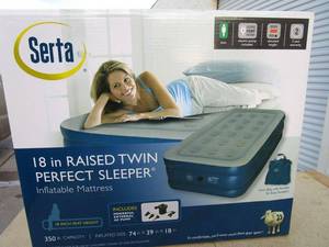 lot 146 image: SERTA 18 RAISED TWIN INFLATABLE MATTRESS W PUMP