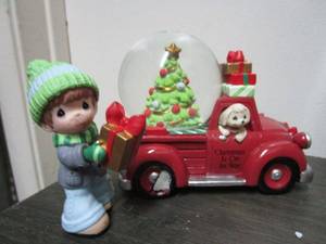 lot 150 image: PRECIOUS MOMENT RED TRUCK MUSAL WATER GLOBE XMAS DCOR