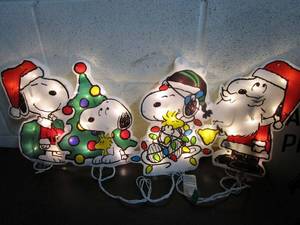 lot 151 image: LIGHT UP SNOOPY XMAS YARD DCOR