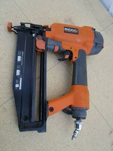 lot 23 image: RIGID PNEUMATIC 16-GAUGE 2-12 STRAIGHT FINISH NAILER, OIL-LESS MOTOR, MODEL # R250SFA
