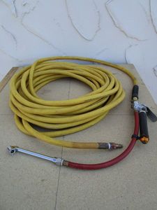 lot 20 image: PNEUMATIC AIR HOSE & AIR INFLATOR W  BUILT IN TIRE PRESSURE GAUGE, TESTED & WORKING