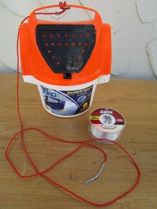 lot 162 image: FISHING LOT TROLL KING LIVE BAIT CONTAINER, SUFIX ELITE PRECISION PERFORMANCE EASY HANDLING FISHING LINE