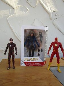 lot 22 image: FLASH FIGURINES, (2) FLASH FIGURINES & CAPTAIN COLD IN BOX