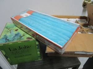 lot 180 image: LA JOLIE MUSE BALSOM & CEDAR SCENTED CANDLE, HYOOLA 12 PACK CANDLE STICKS, 24 PACK CLEAR GLASS VOTIVE CANDLES