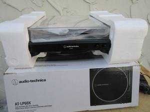 lot 209 image: AUDIO-TECHNICA AT-LP60X TURNTABLE