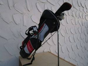 lot 215 image: YOUNG GUN PRO SERIES YOUTH GOLF CLUBS & GOLF BAG