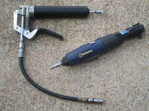 lot 75 image: KOBALT 38  AIR RATCHET WRENCH, GREASE GUN