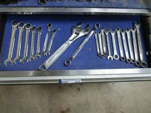 lot 213 image: WRENCH LOT, RATCHETING WRENCHES, STANDARD WRENCHES, HUSKY ADJUSTABLE WRENCH, STANLEY, CRAFTSMAN, AUTOCRAFT