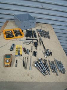 lot 227 image: VARIETY BIT LOT, FORSTENER BITS, SELF CENTERING HINGE BITS, SPADE BITS, COUNTERSINK BITS, DEWALT DRILL BIT CASE