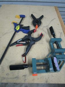 lot 243 image: CORNER CLAMP, IRWIN QUICK-GRIP RATCHETING CLAMP, SPRING CLAMP, HART CINCH TIGHT CLAMP