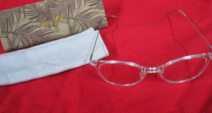 lot 43 image: MAUI EYE GLASSES W CASE, MODEL # MJO2414