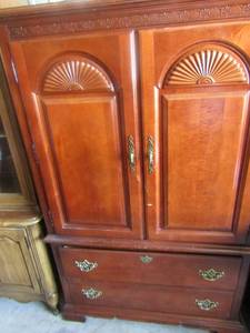 lot 35 image: Stanley furniture - Entertainment piece 2 doors and 2 drawers at bottom 60 by 38 14 by 18