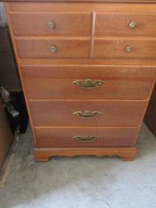 lot 62 image: LEA 4 DRAWER  CHEST OF DRAWERS  Light brown 40 by 29 by 17 12